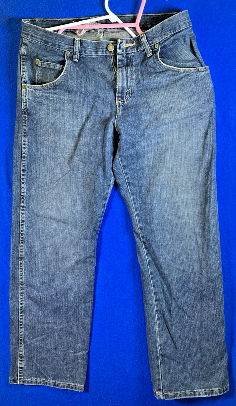 Wrangler Rugged Wear Men's Regular Fit Blue Jeans 32x30